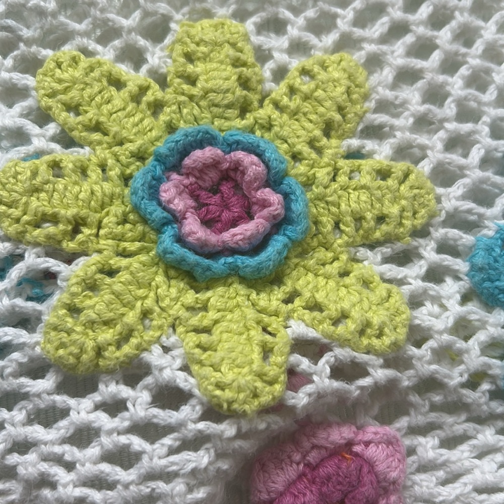 Little girl size  6X crochet poncho cottagecore boho floral sweet white blue - Picture 10 of 12